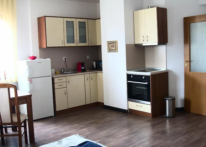 Parkview Complex Large Flat Next To Lift Apartment *